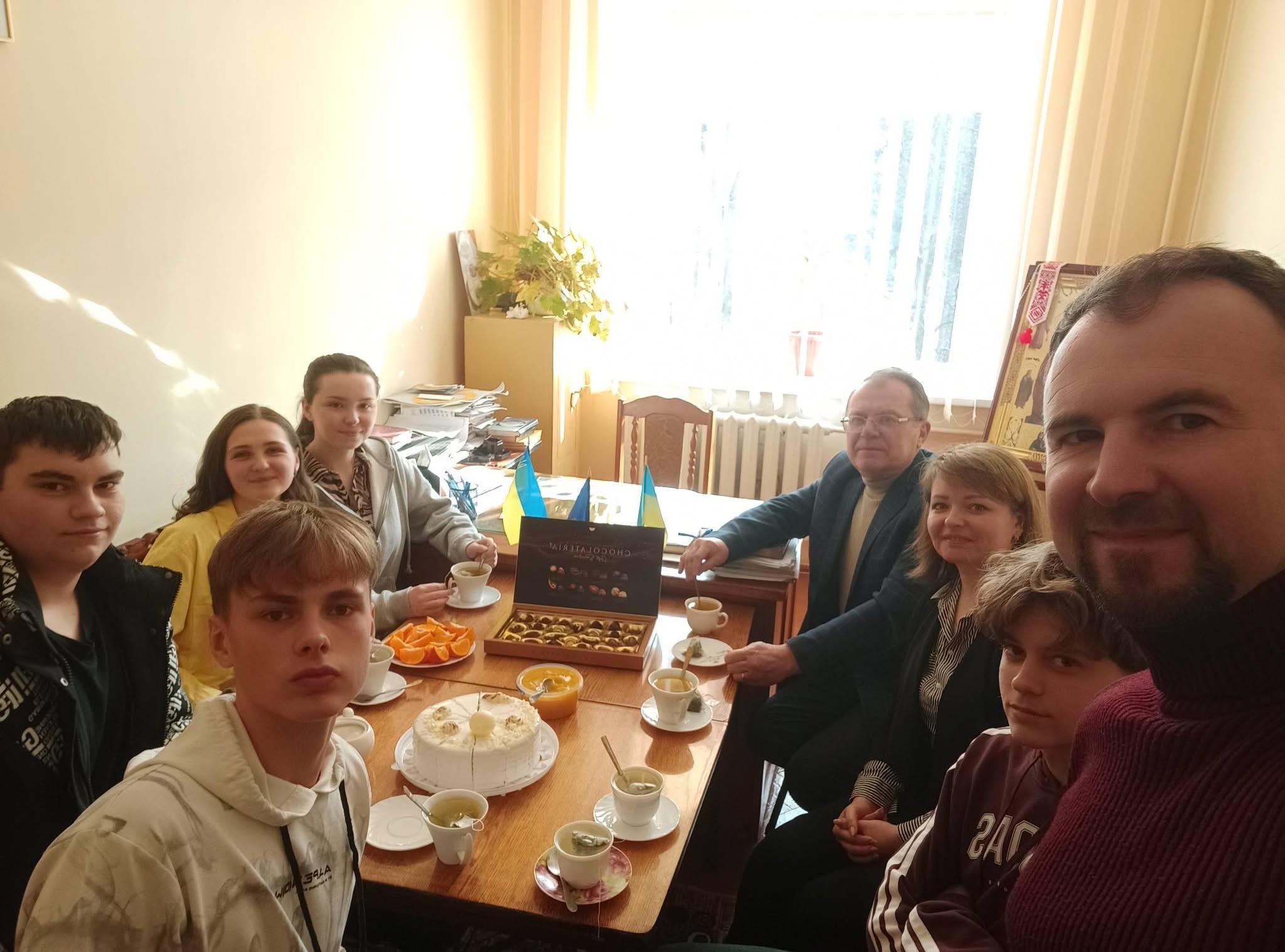 Суперприз до Дня святого Валентина — чаювання з Директором